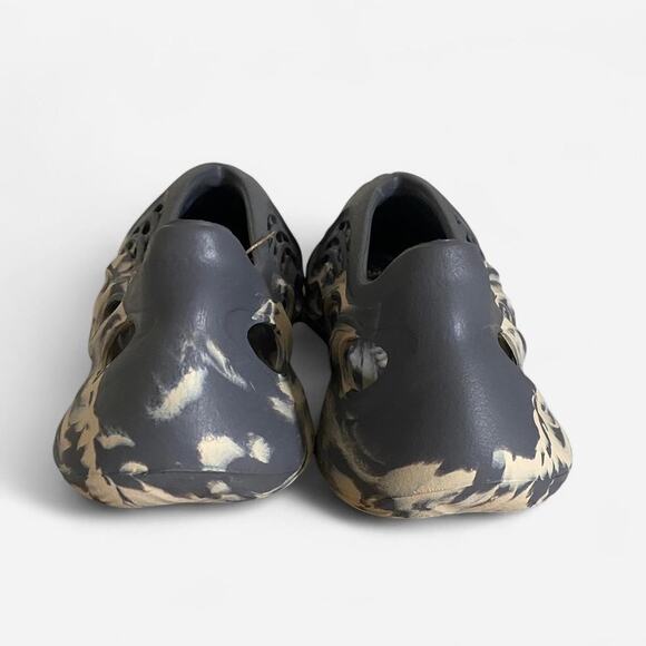 Adidas Yeezy foam runner moon gray - size 11 M / 12.5 W US / 44 EU - Picture 4 of 5